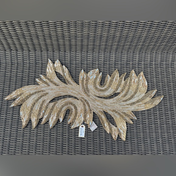 Kim Seybert Gold Leaf Swirl Table Runner - NWT - Picture 5 of 14